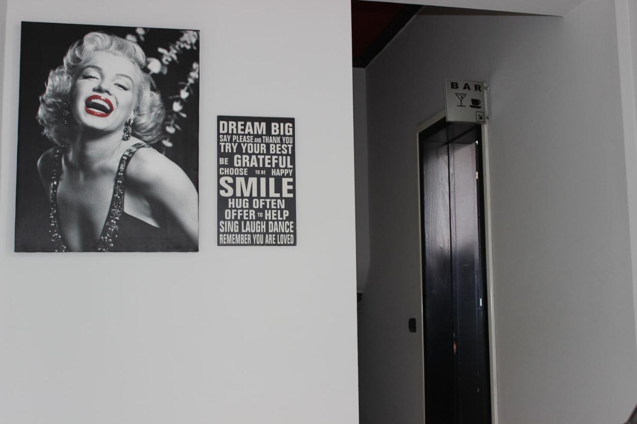 Luander Hotel Tirana Eksteriør billede