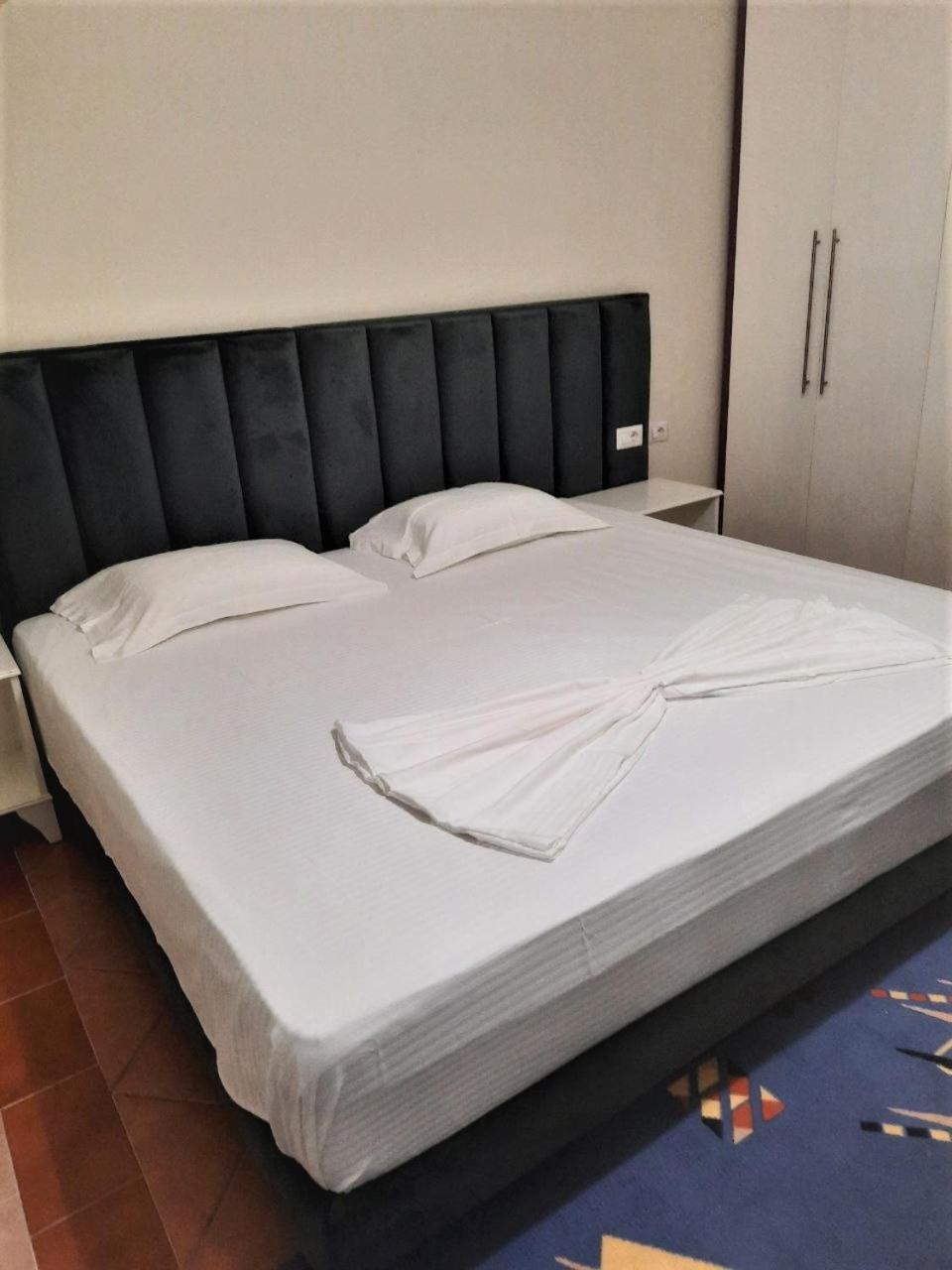 Luander Hotel Tirana Værelse billede