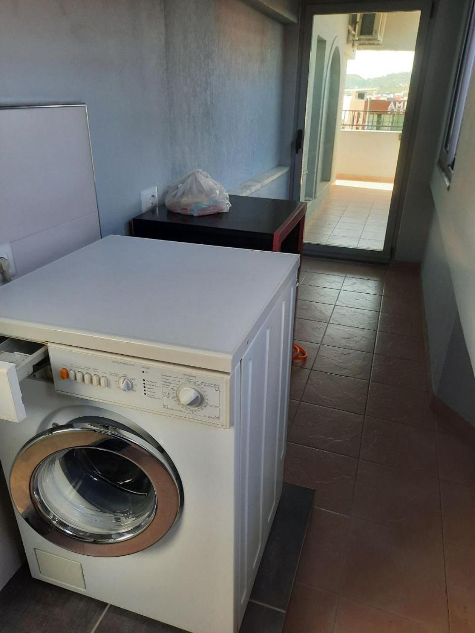 Luander Hotel Tirana Værelse billede