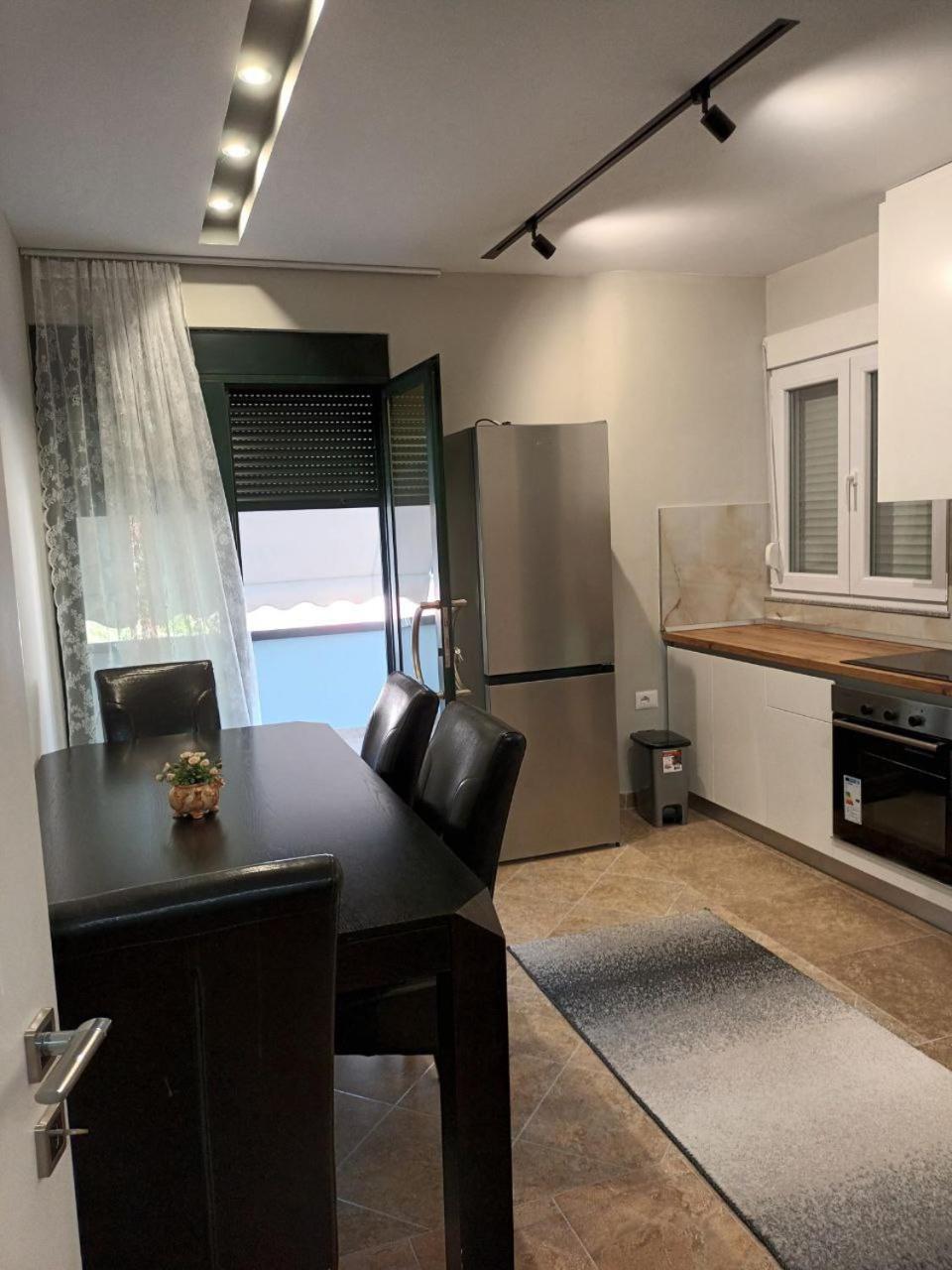 Luander Hotel Tirana Værelse billede