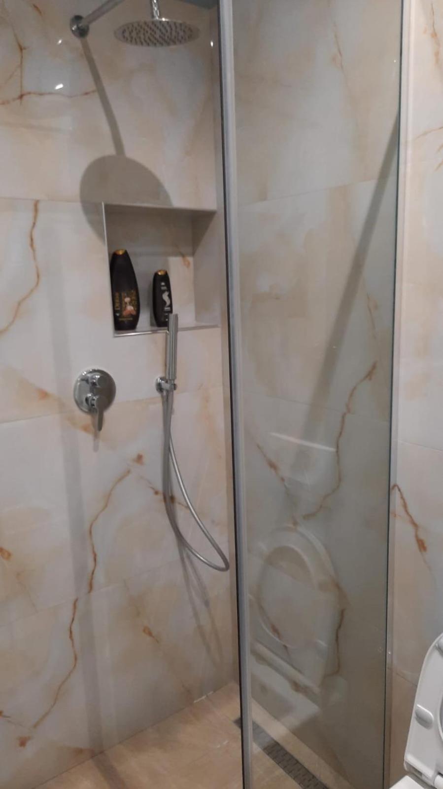 Luander Hotel Tirana Værelse billede
