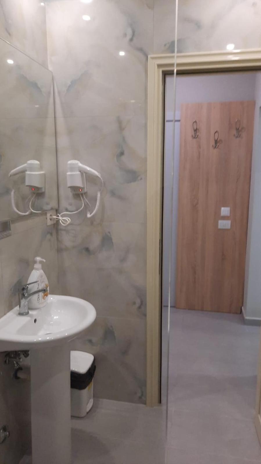 Luander Hotel Tirana Værelse billede